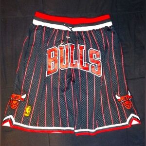 Chicago Bulls Retro NBA Throwback Mesh Basketball Sports Shorts 1997-98 Season